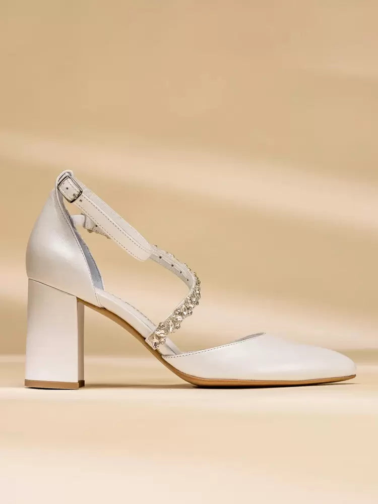 PU Leather Pointed Toe Chains Bridal Pumps Shoes
