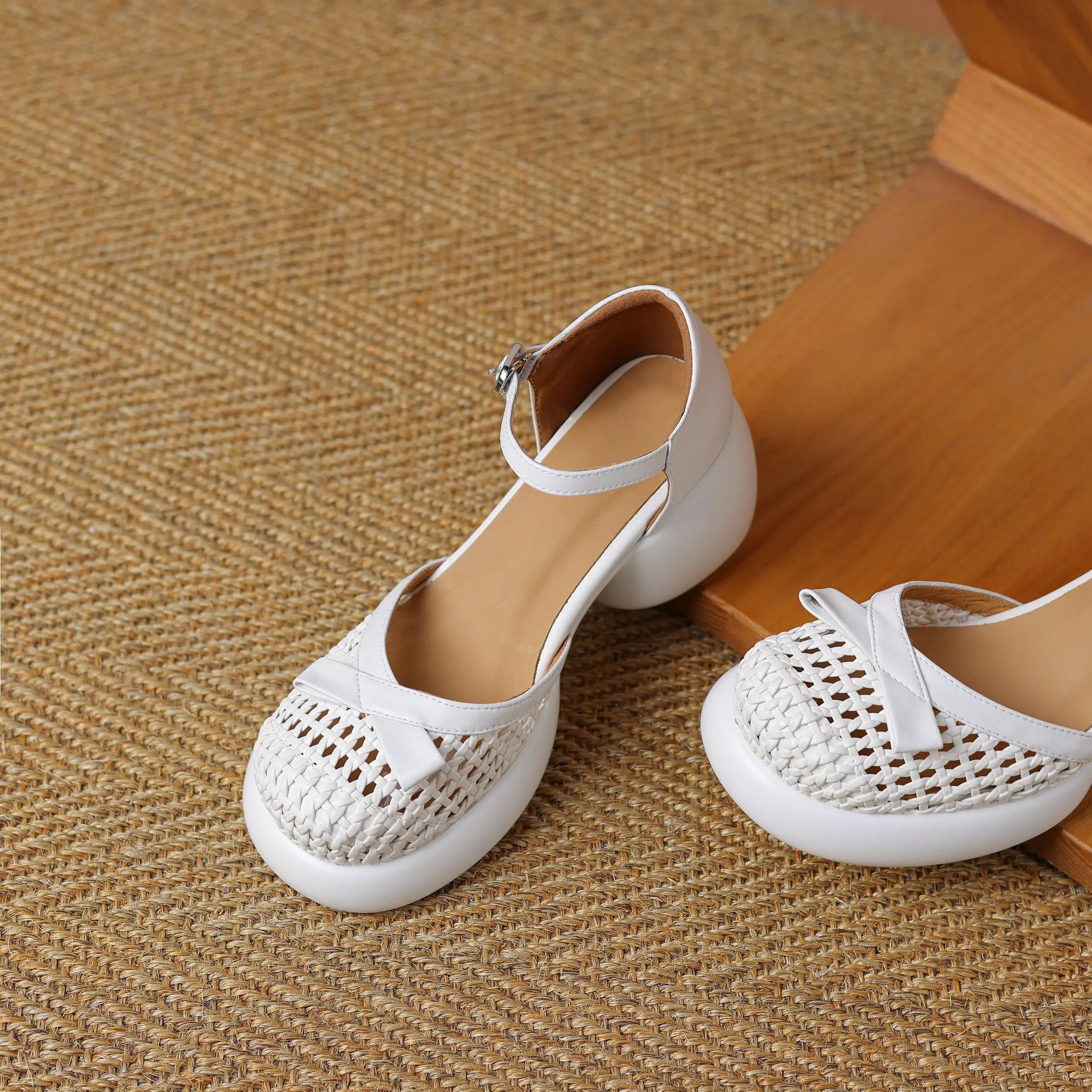 Butterfly-knot Straw Weaving Round Toe Thick Bottom Breathable Sandals