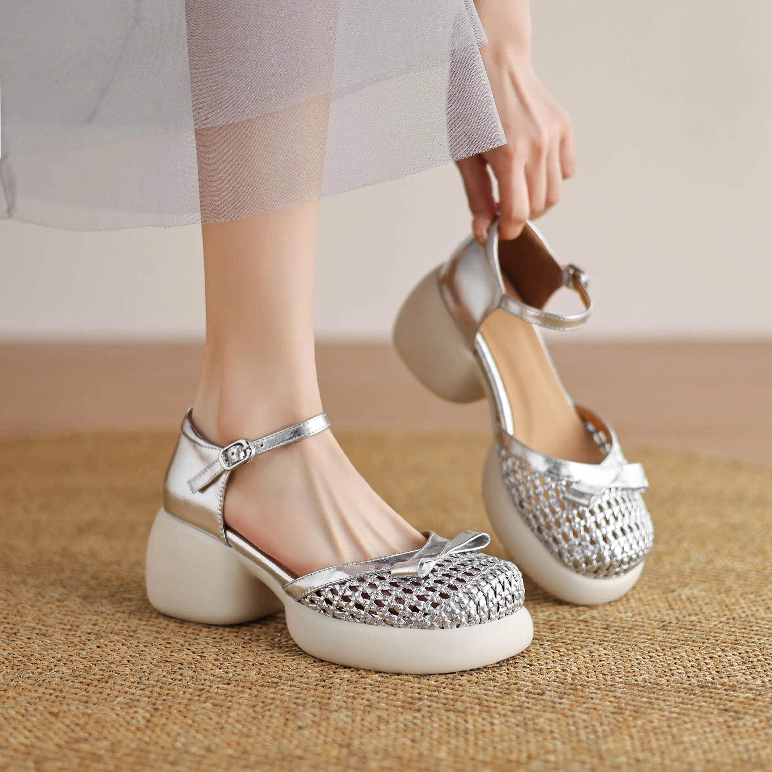Butterfly-knot Straw Weaving Round Toe Thick Bottom Breathable Sandals