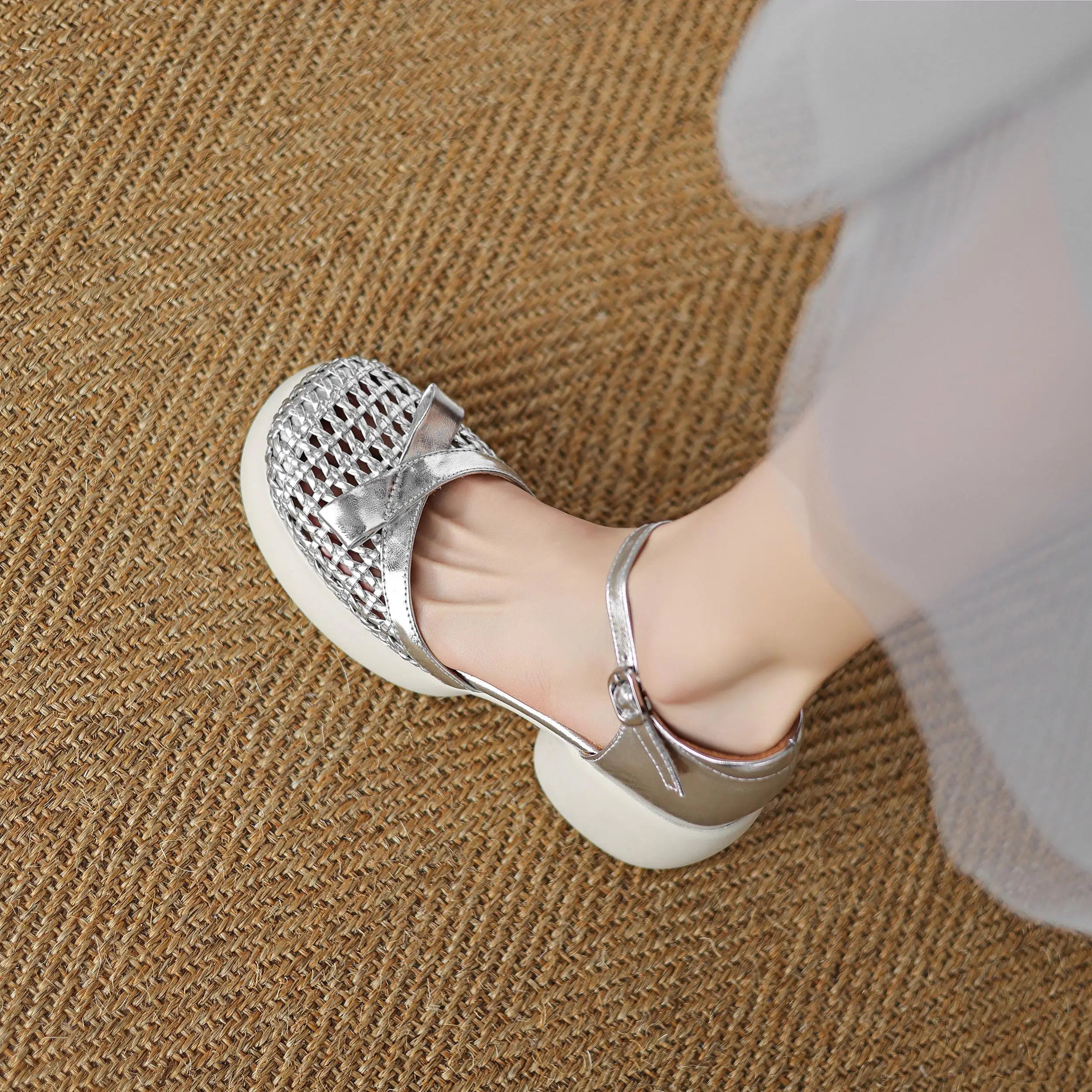 Butterfly-knot Straw Weaving Round Toe Thick Bottom Breathable Sandals