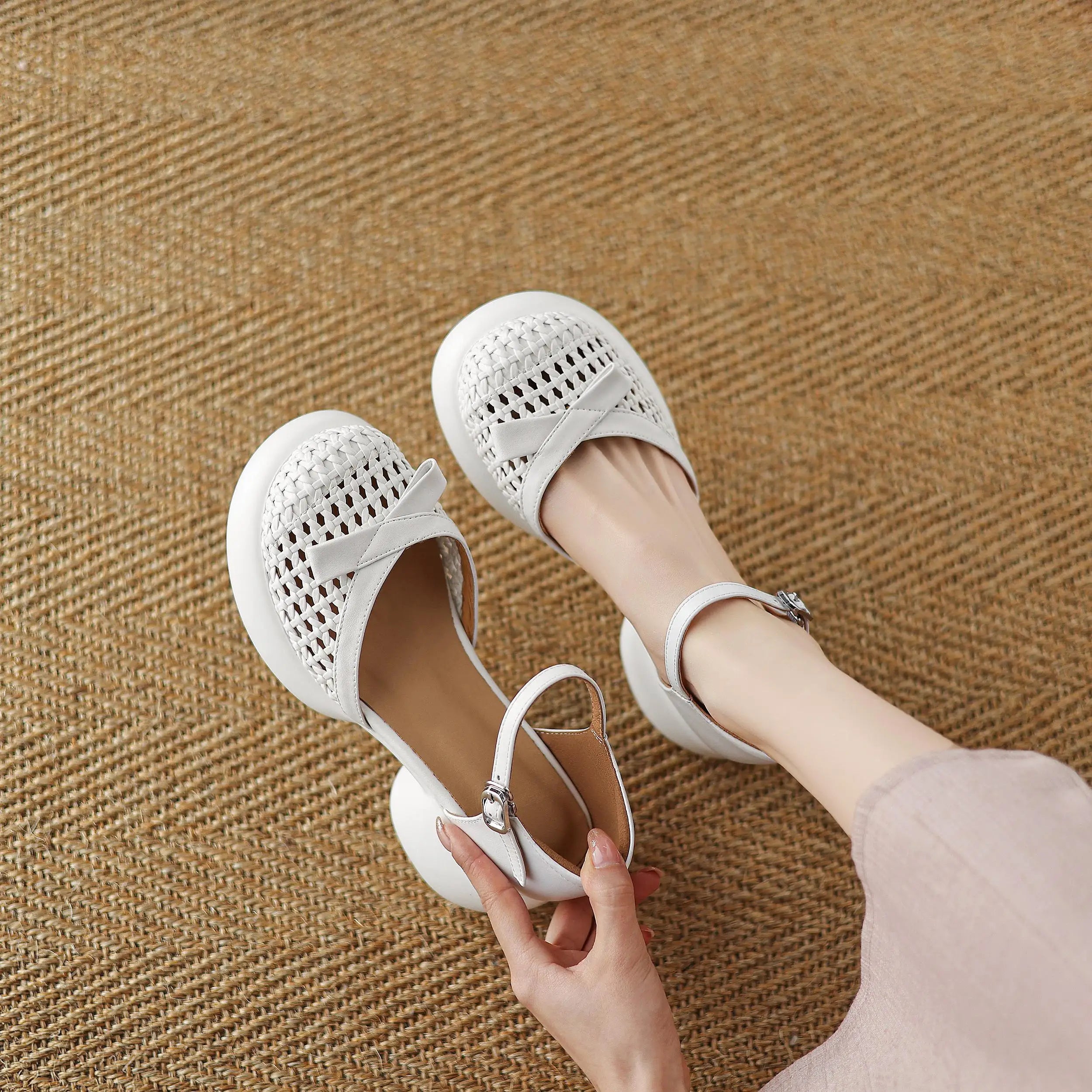 Butterfly-knot Straw Weaving Round Toe Thick Bottom Breathable Sandals