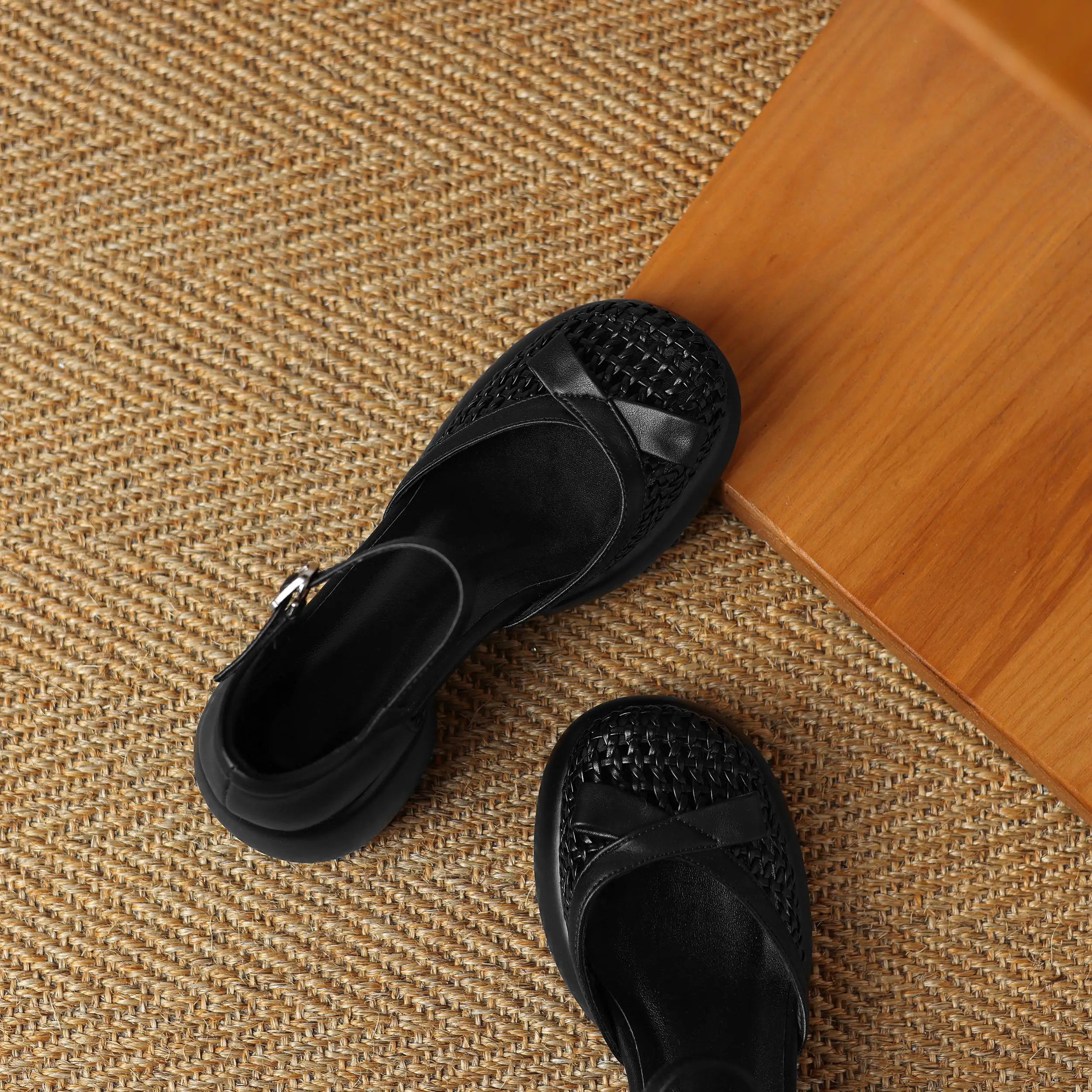 Butterfly-knot Straw Weaving Round Toe Thick Bottom Breathable Sandals