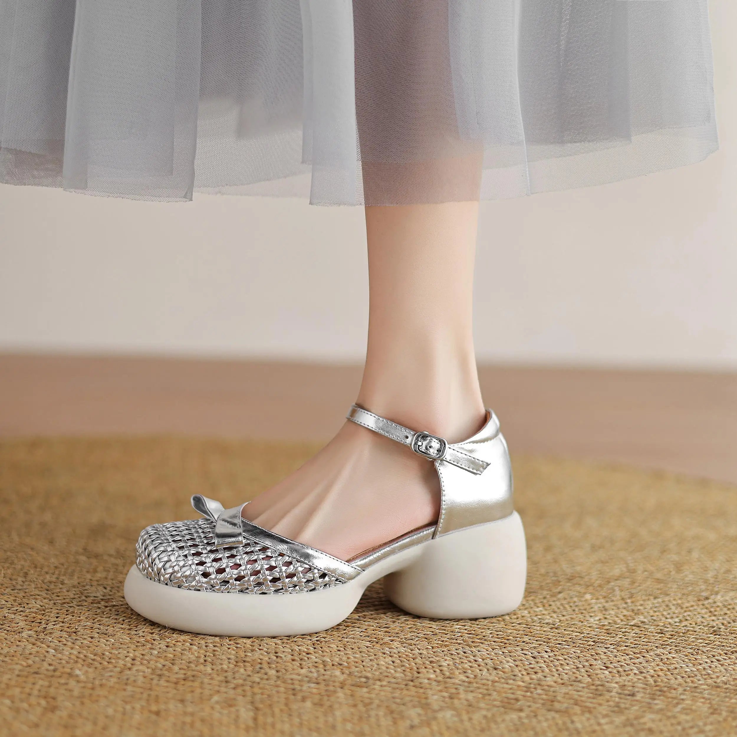 Butterfly-knot Straw Weaving Round Toe Thick Bottom Breathable Sandals