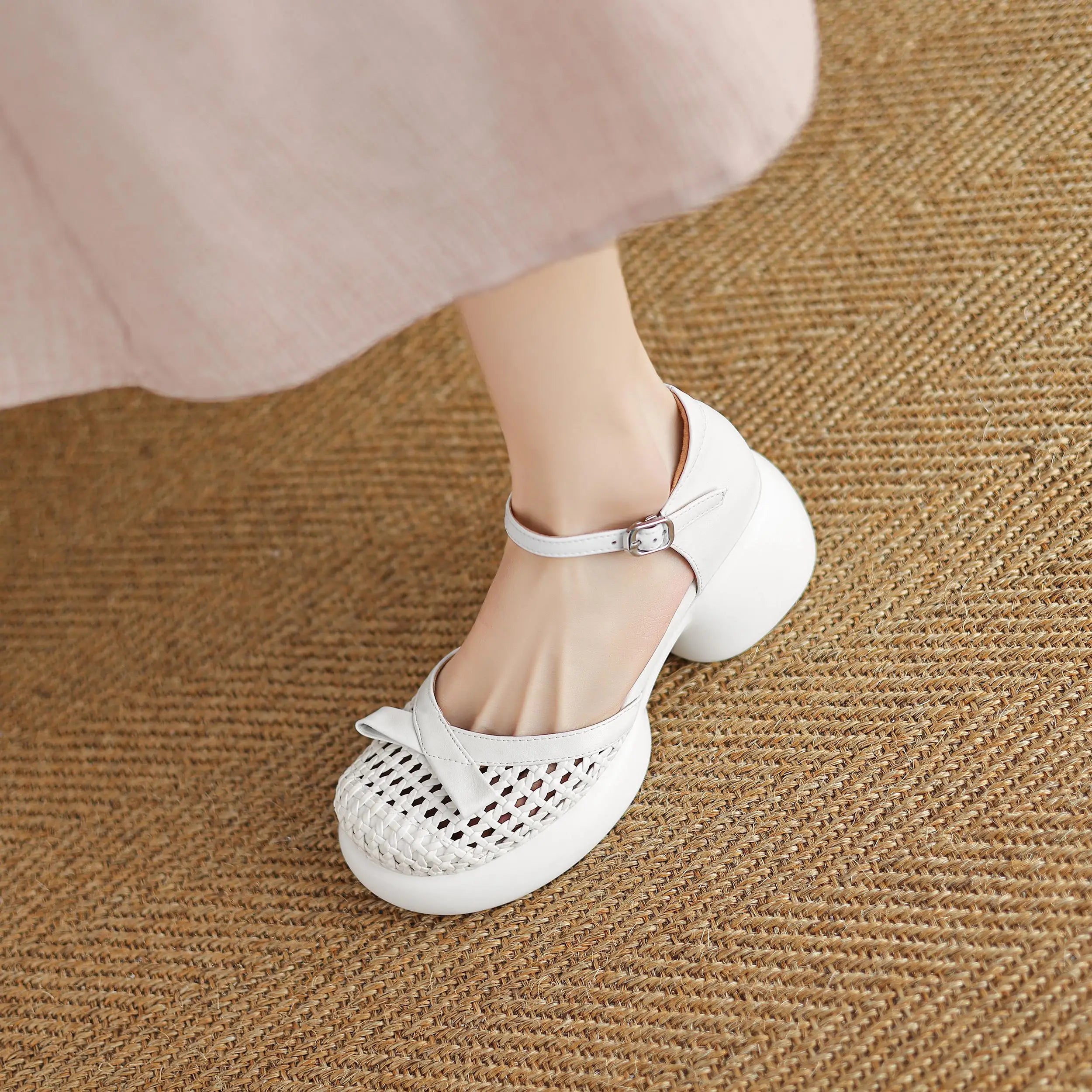 Butterfly-knot Straw Weaving Round Toe Thick Bottom Breathable Sandals