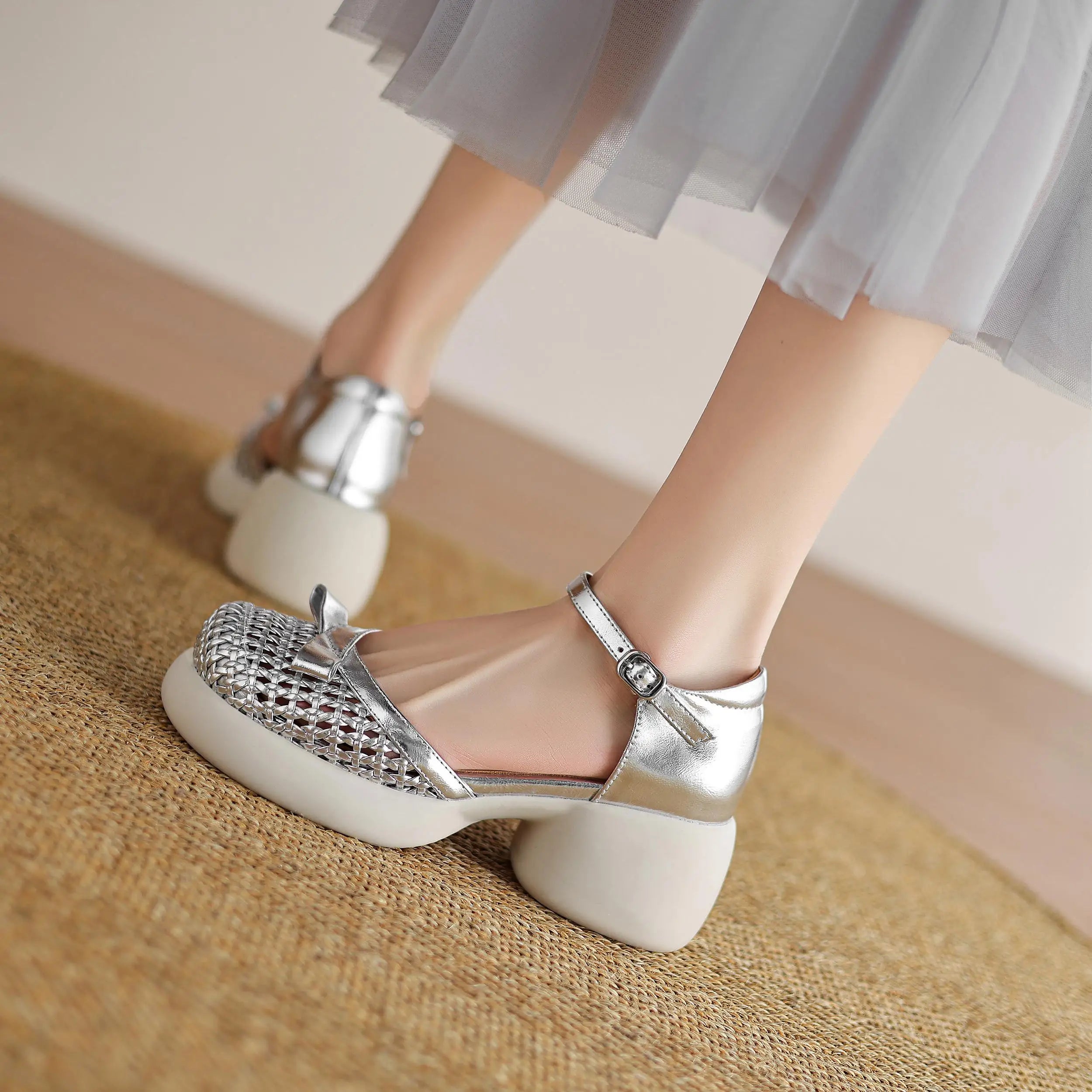 Butterfly-knot Straw Weaving Round Toe Thick Bottom Breathable Sandals