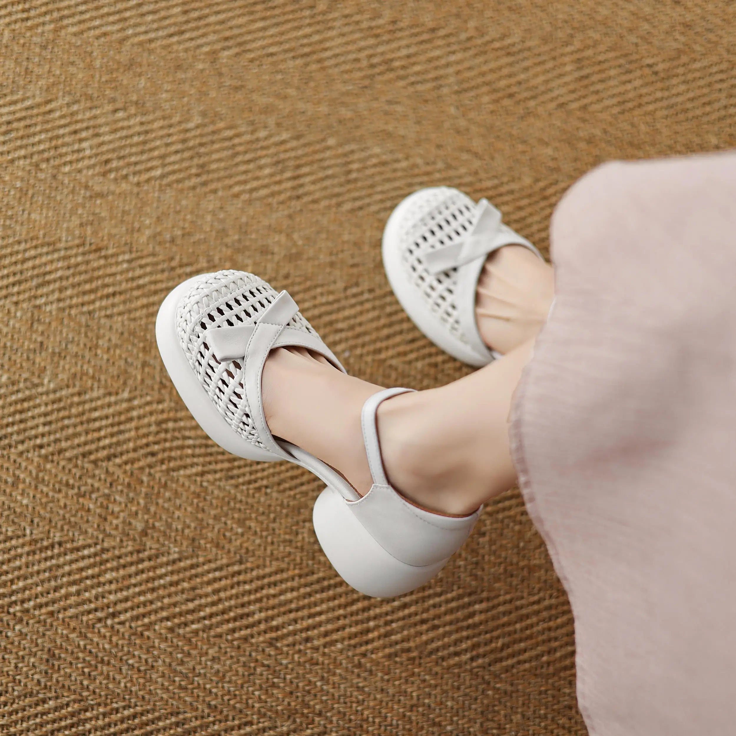 Butterfly-knot Straw Weaving Round Toe Thick Bottom Breathable Sandals
