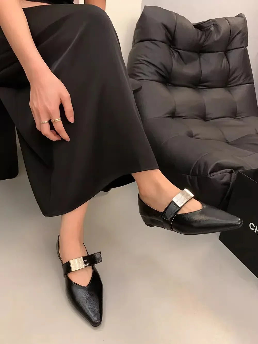 Casual Buckle Design Fine Plaid Leather Retro Pointed Toe Low-Heeled Shoes