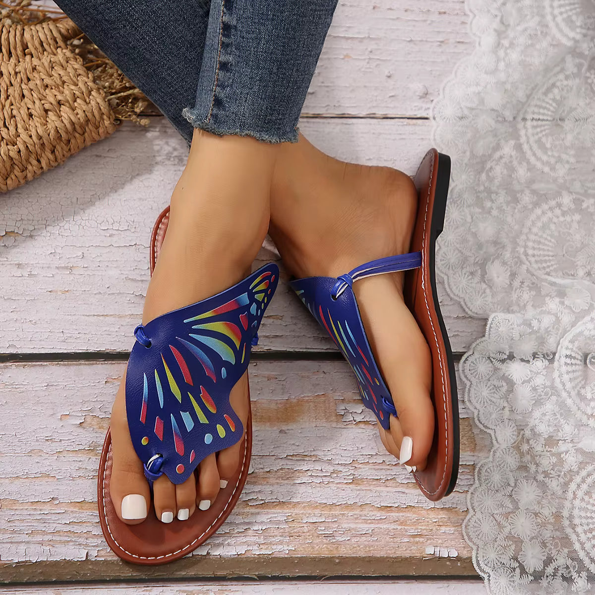 Casual Butterfly Graffiti Lightweight Anti Slip Flat Bottom Flip Flops Outdoor Beach Slippers