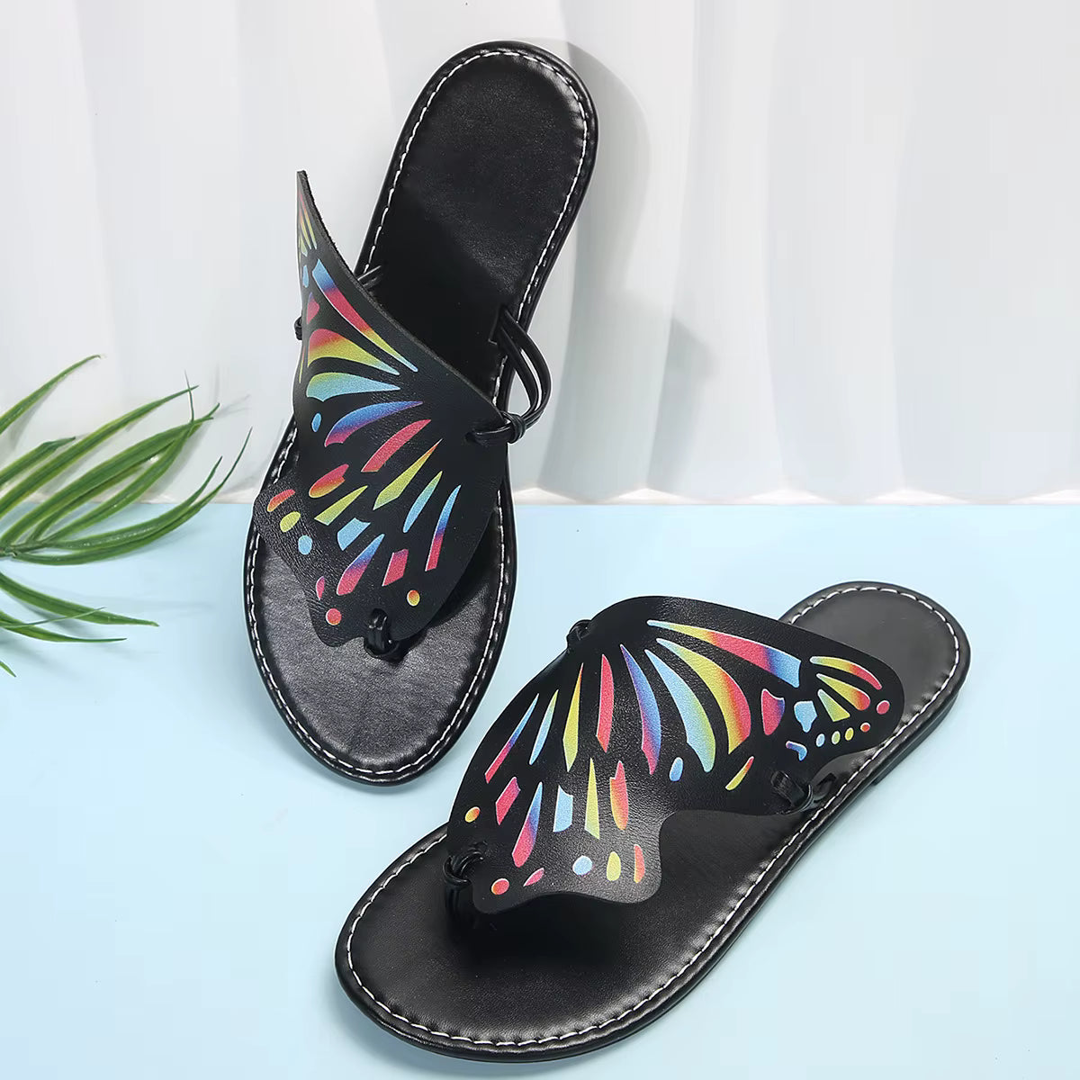 Casual Butterfly Graffiti Lightweight Anti Slip Flat Bottom Flip Flops Outdoor Beach Slippers