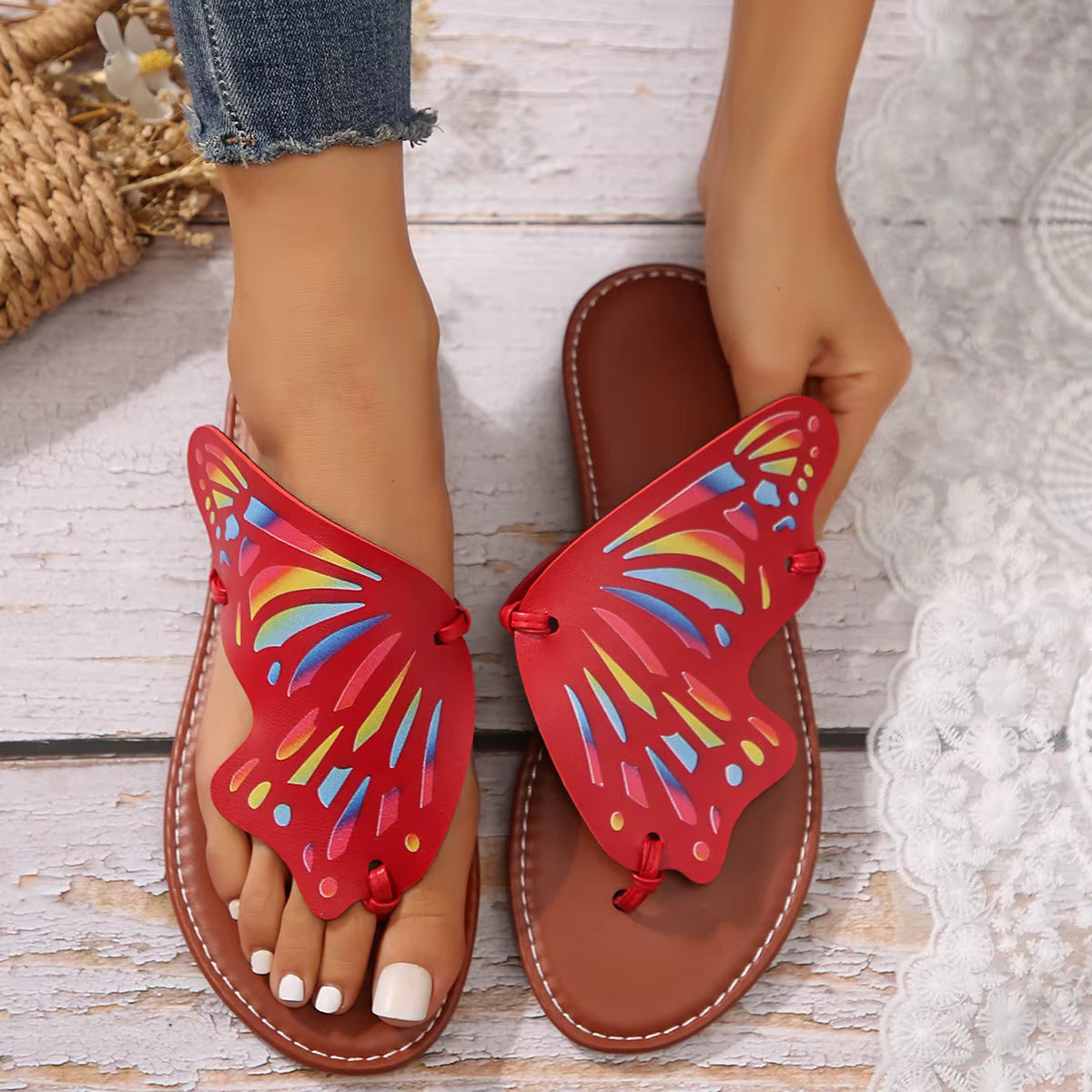 Casual Butterfly Graffiti Lightweight Anti Slip Flat Bottom Flip Flops Outdoor Beach Slippers