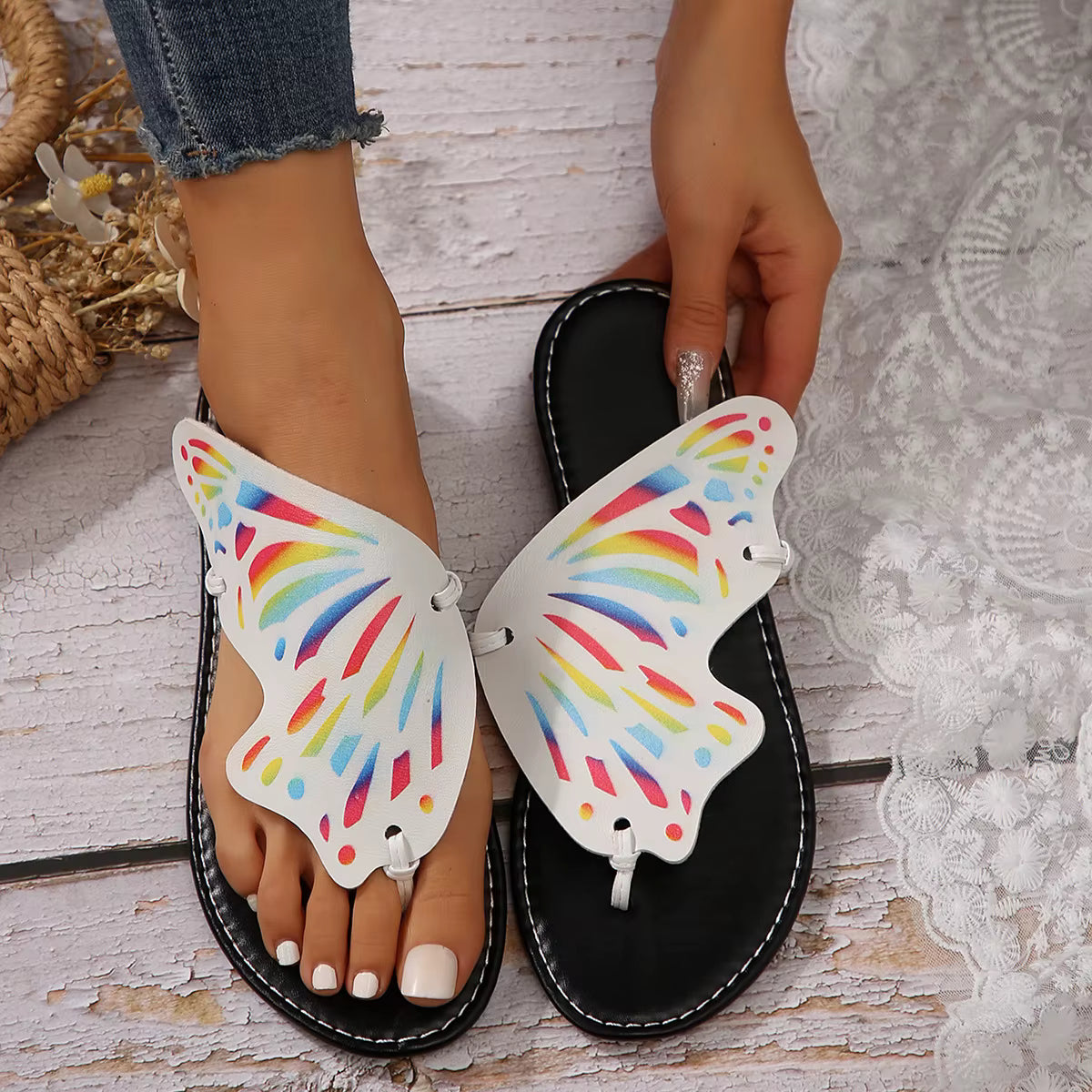 Casual Butterfly Graffiti Lightweight Anti Slip Flat Bottom Flip Flops Outdoor Beach Slippers