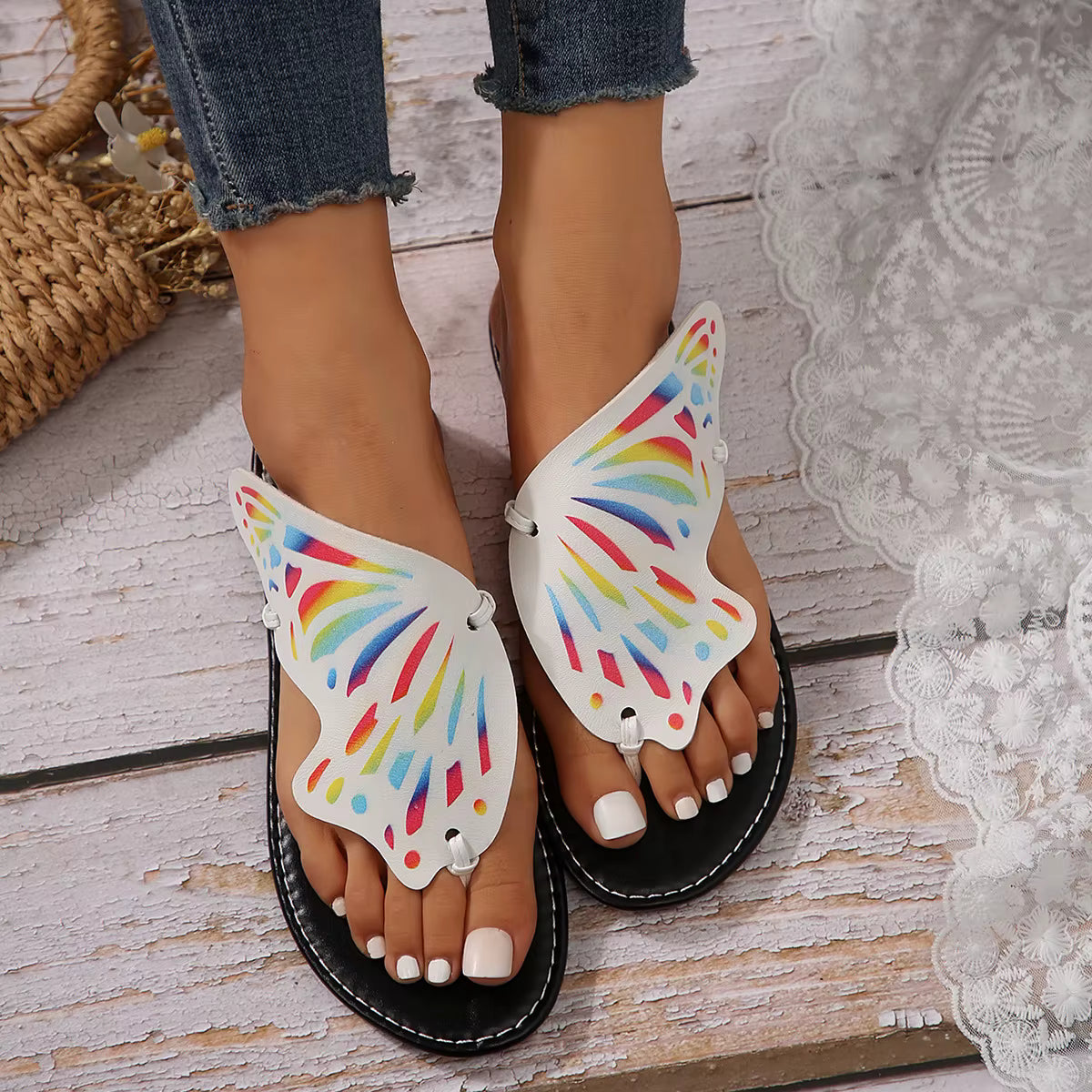 Casual Butterfly Graffiti Lightweight Anti Slip Flat Bottom Flip Flops Outdoor Beach Slippers