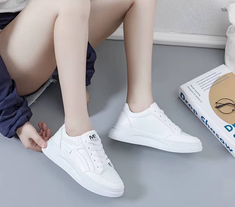 Casual Skateboarding PU Leather Lace-Up Breathable Sneakers