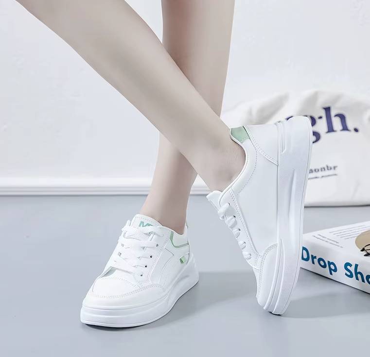 Casual Skateboarding PU Leather Lace-Up Breathable Sneakers