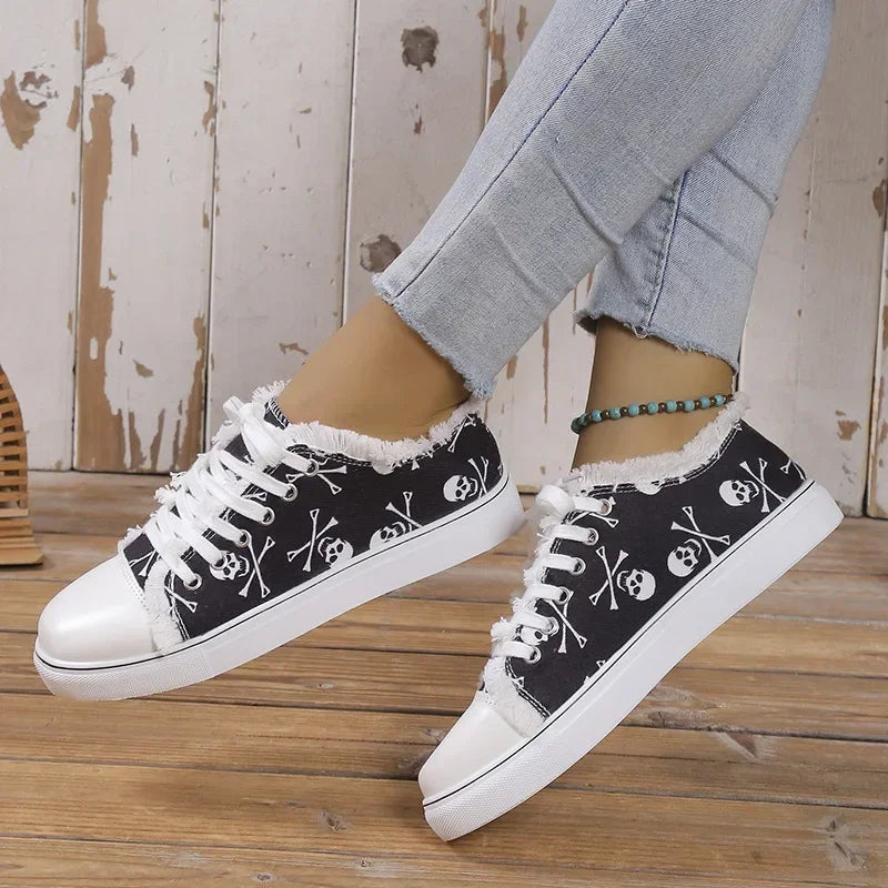Casual Lace-up Skull Bat Pattern Up Breathable Flat Shoe