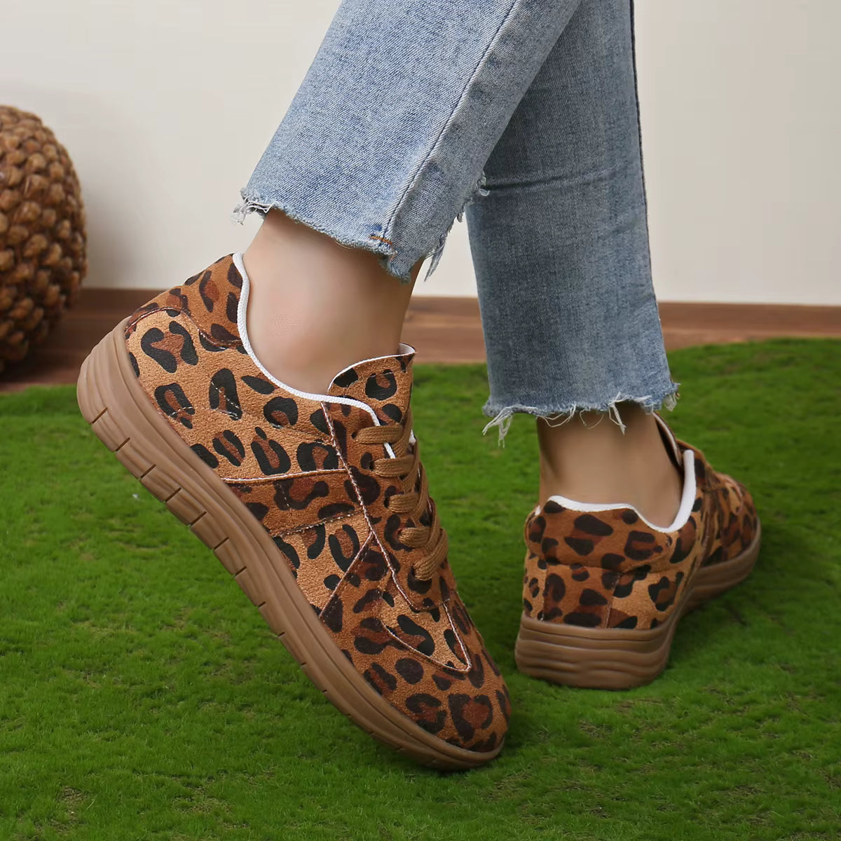 Leopard Print Flat Sneakers Lightweight Non Slip Running Shoes