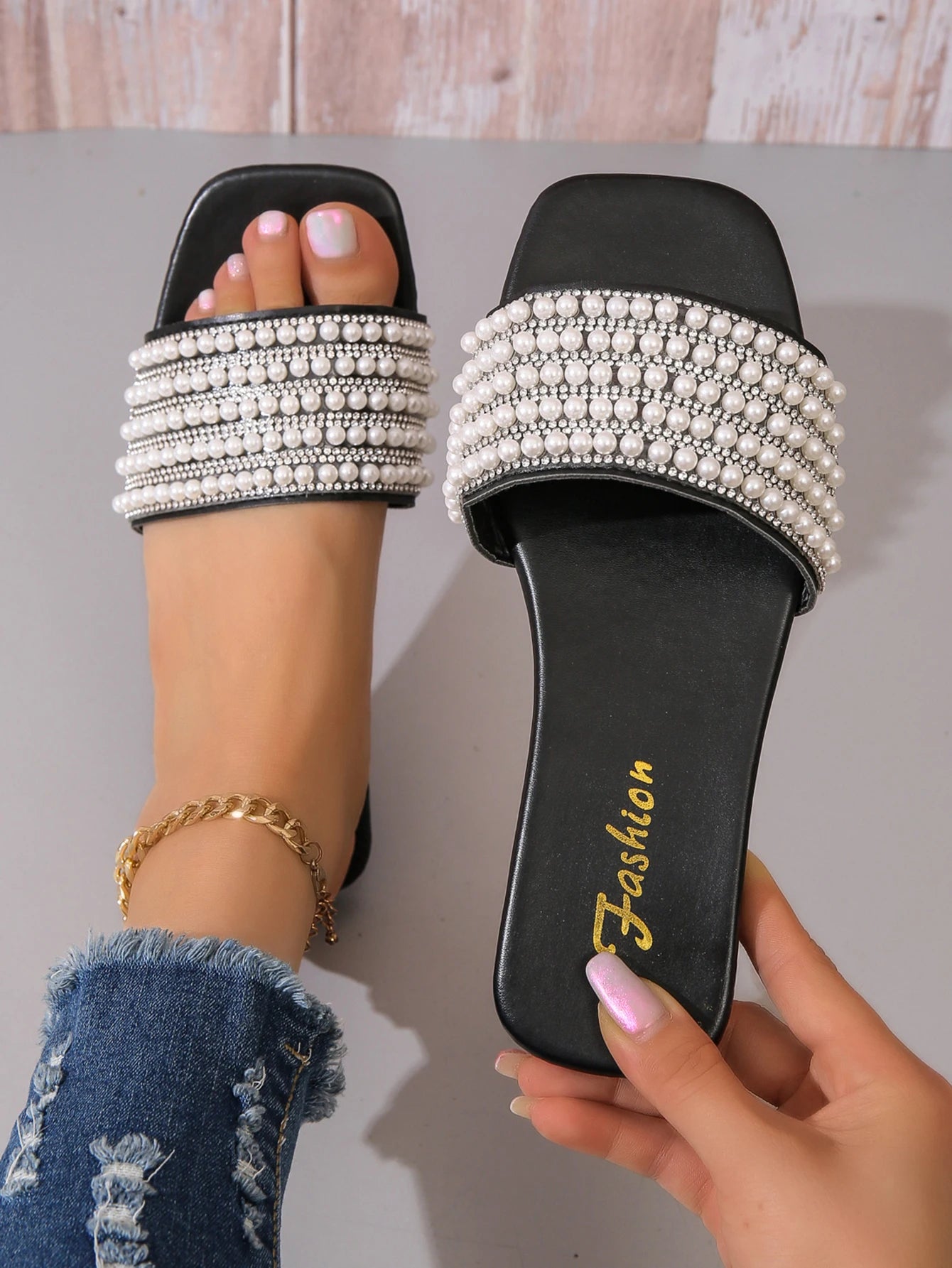 Classic With Artificial Pearl And Rhinestone Decoration Flat Sandals