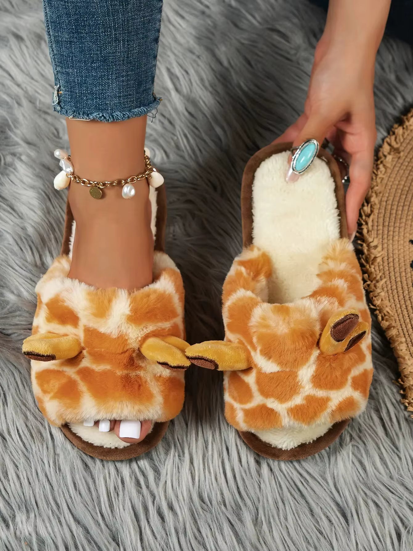 Cute Cartoon Giraffes Warm Faux Fur Lining Fluffy Flat Home Plush Slippers