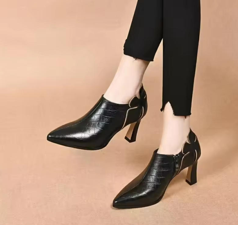 Deep Mouth Solid Color All-match Pointed Side Zipper Leather Shoes