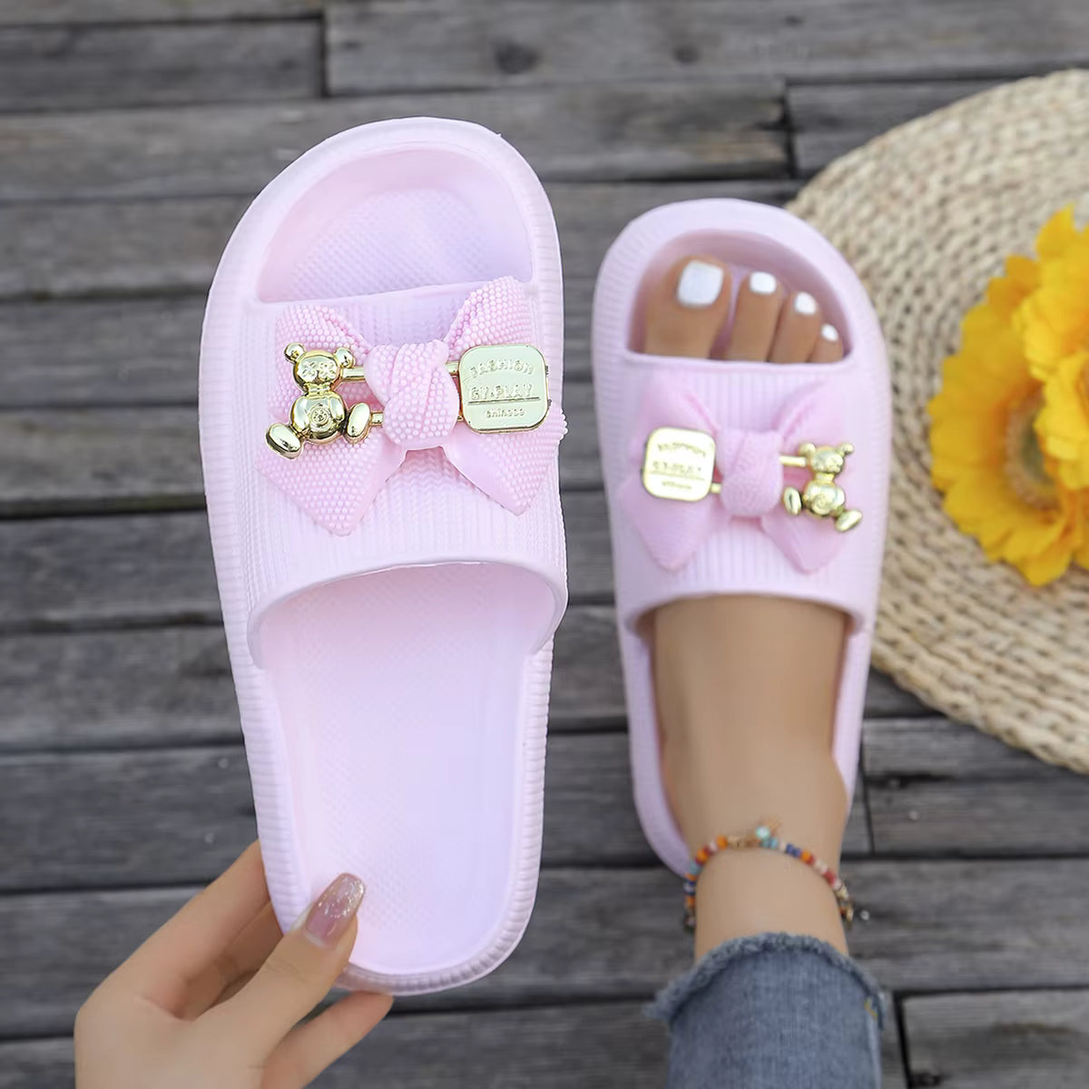 ElegaAdorable Metallic Bear Bow Decor Slip-On slippers
