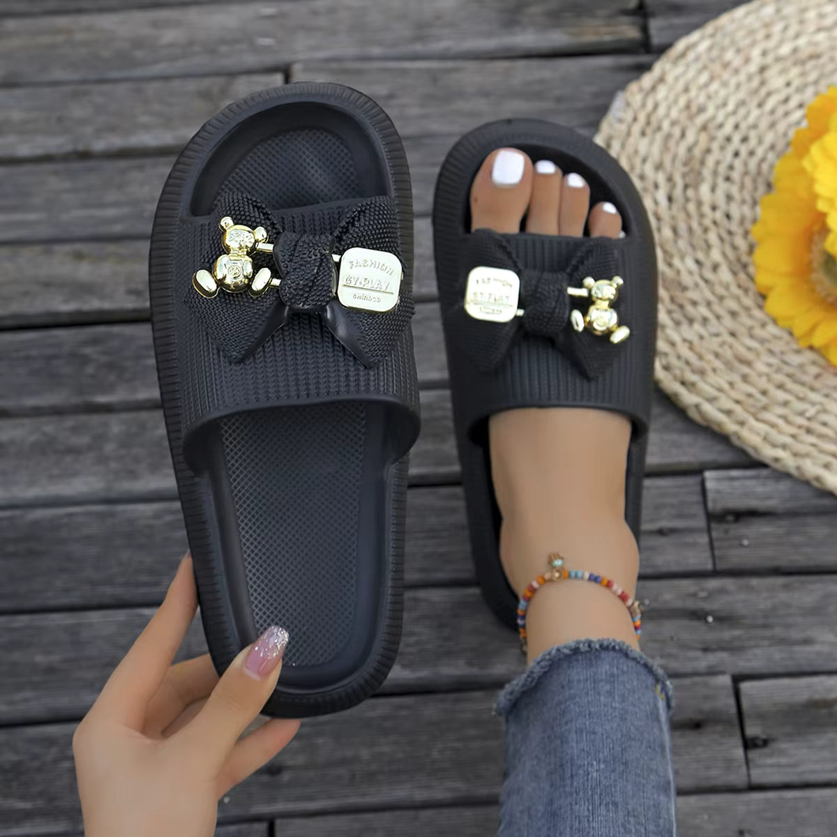 ElegaAdorable Metallic Bear Bow Decor Slip-On slippers
