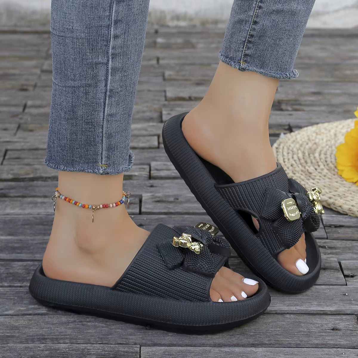 ElegaAdorable Metallic Bear Bow Decor Slip-On slippers