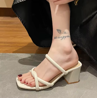Elegant Fashion Bare Toed Square Head Mid-heel Pleated Chunky Sandals