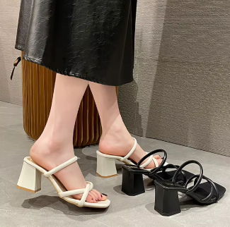 Elegant Fashion Bare Toed Square Head Mid-heel Pleated Chunky Sandals