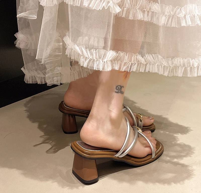 Elegant Rubber Metal Clip Toe Pull On Thick Square Heels Slide Sandal