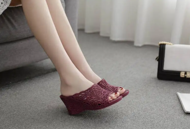Elegant Non-slip Plastic Fashion Outdoor Wear Thick Soles Wedge Sandals