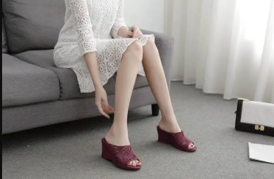 Elegant Non-slip Plastic Fashion Outdoor Wear Thick Soles Wedge Sandals