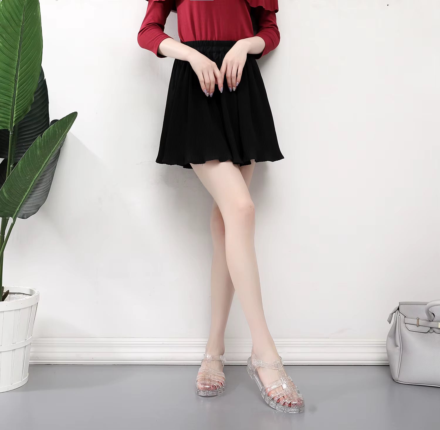 Fashionable Anti Slip Flat Bottomed Hollow Soft Soles Slippers