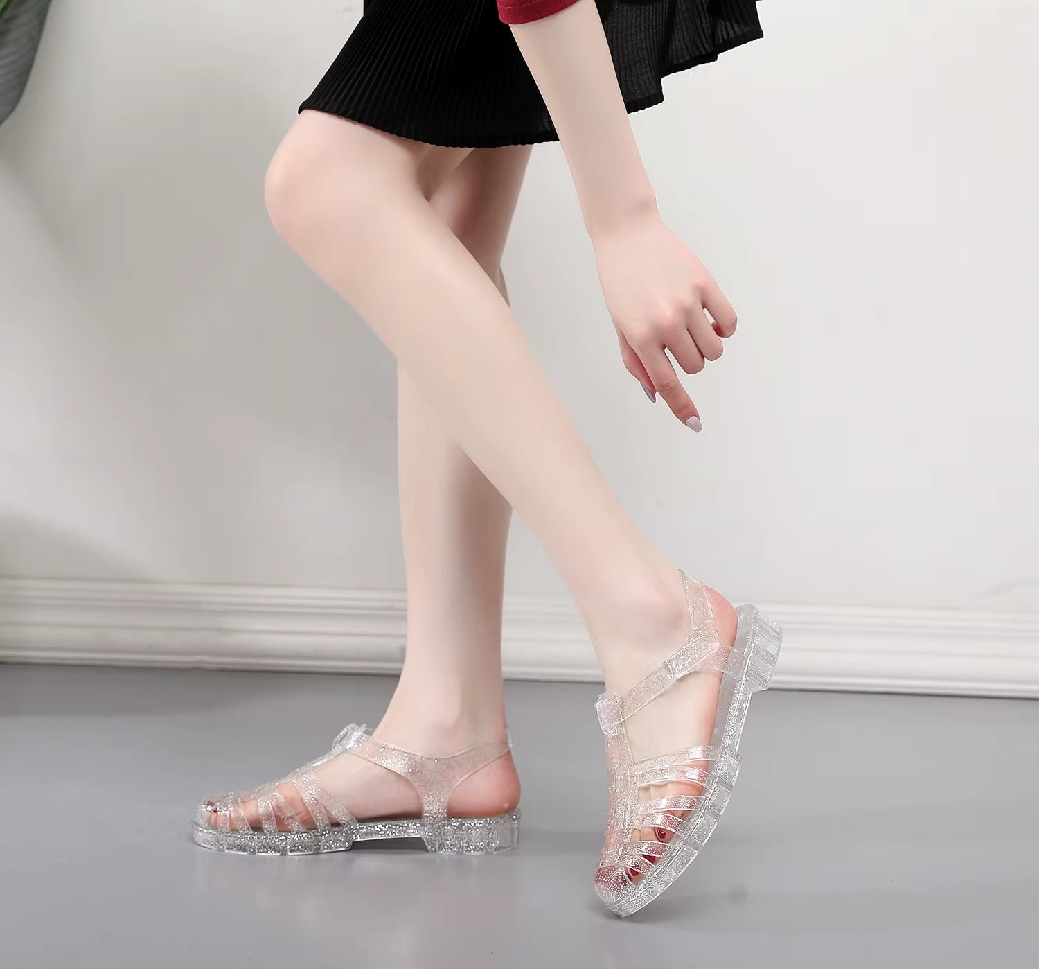 Fashionable Anti Slip Flat Bottomed Hollow Soft Soles Slippers