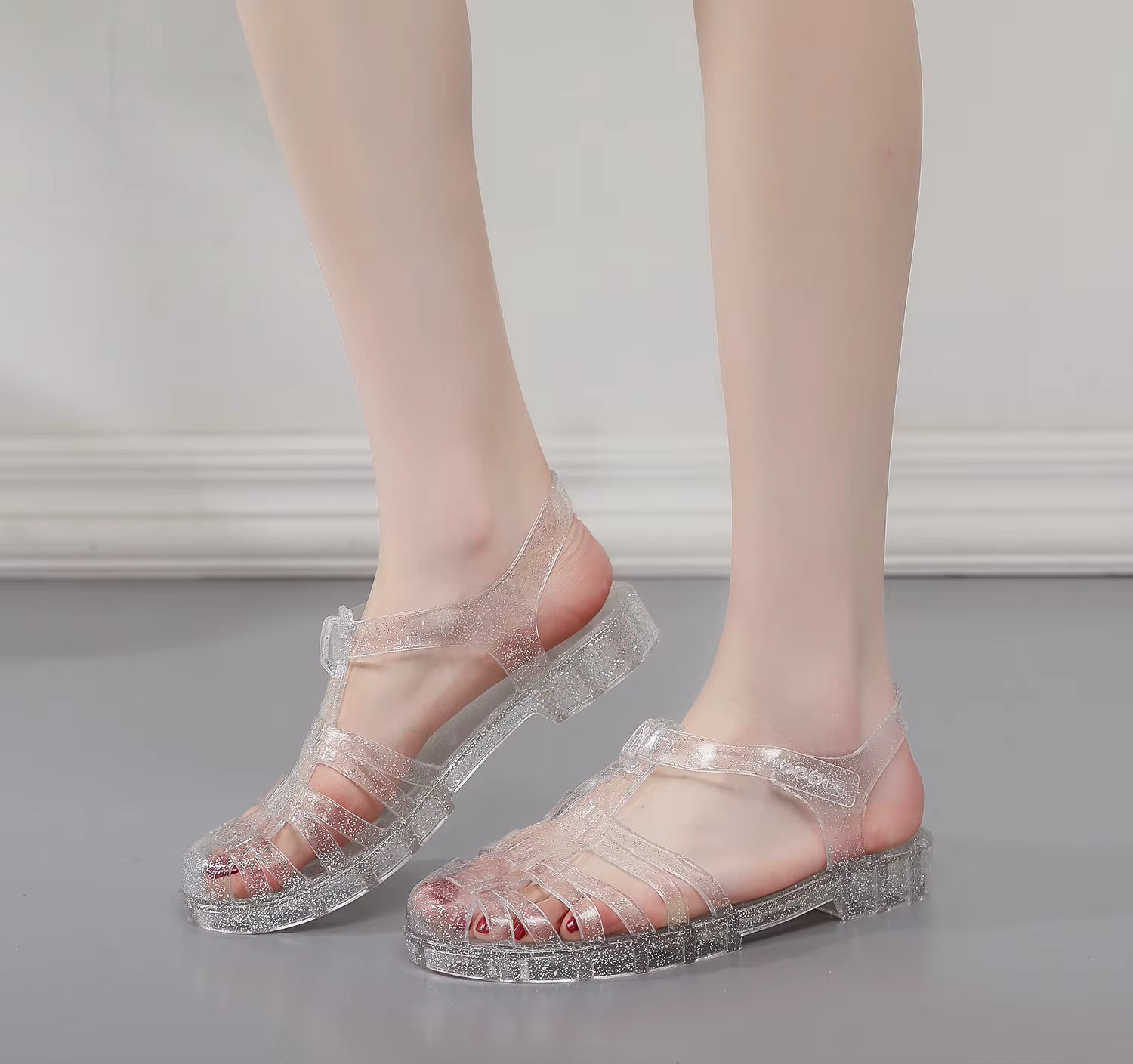 Fashionable Anti Slip Flat Bottomed Hollow Soft Soles Slippers