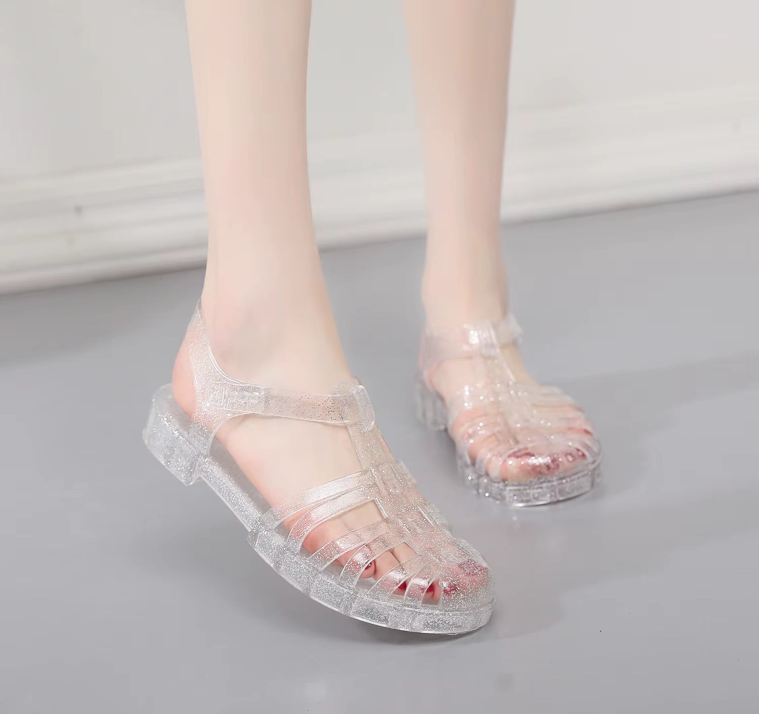 Fashionable Anti Slip Flat Bottomed Hollow Soft Soles Slippers