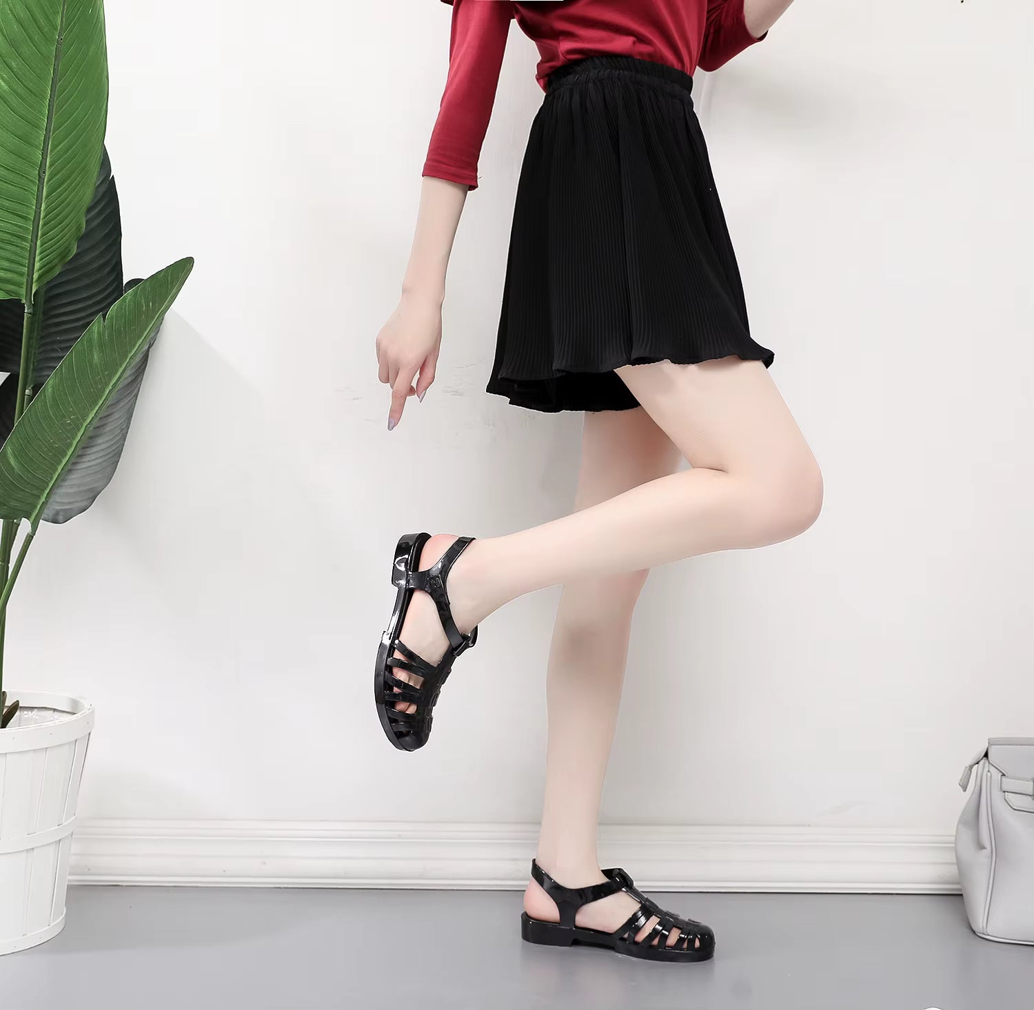 Fashionable Anti Slip Flat Bottomed Hollow Soft Soles Slippers