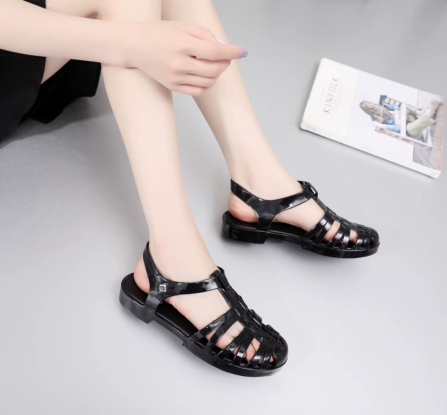 Fashionable Anti Slip Flat Bottomed Hollow Soft Soles Slippers