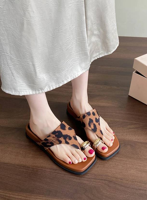 Casual Leather Flip Flops Wedge Walking Ring Toe Outdoor Beach Style Slippers