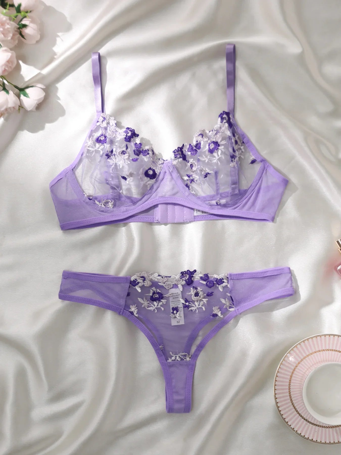 Lingerie Woman Lace 2-Pieces Underwear Embroidery Beautiful Bra And Panty Sets