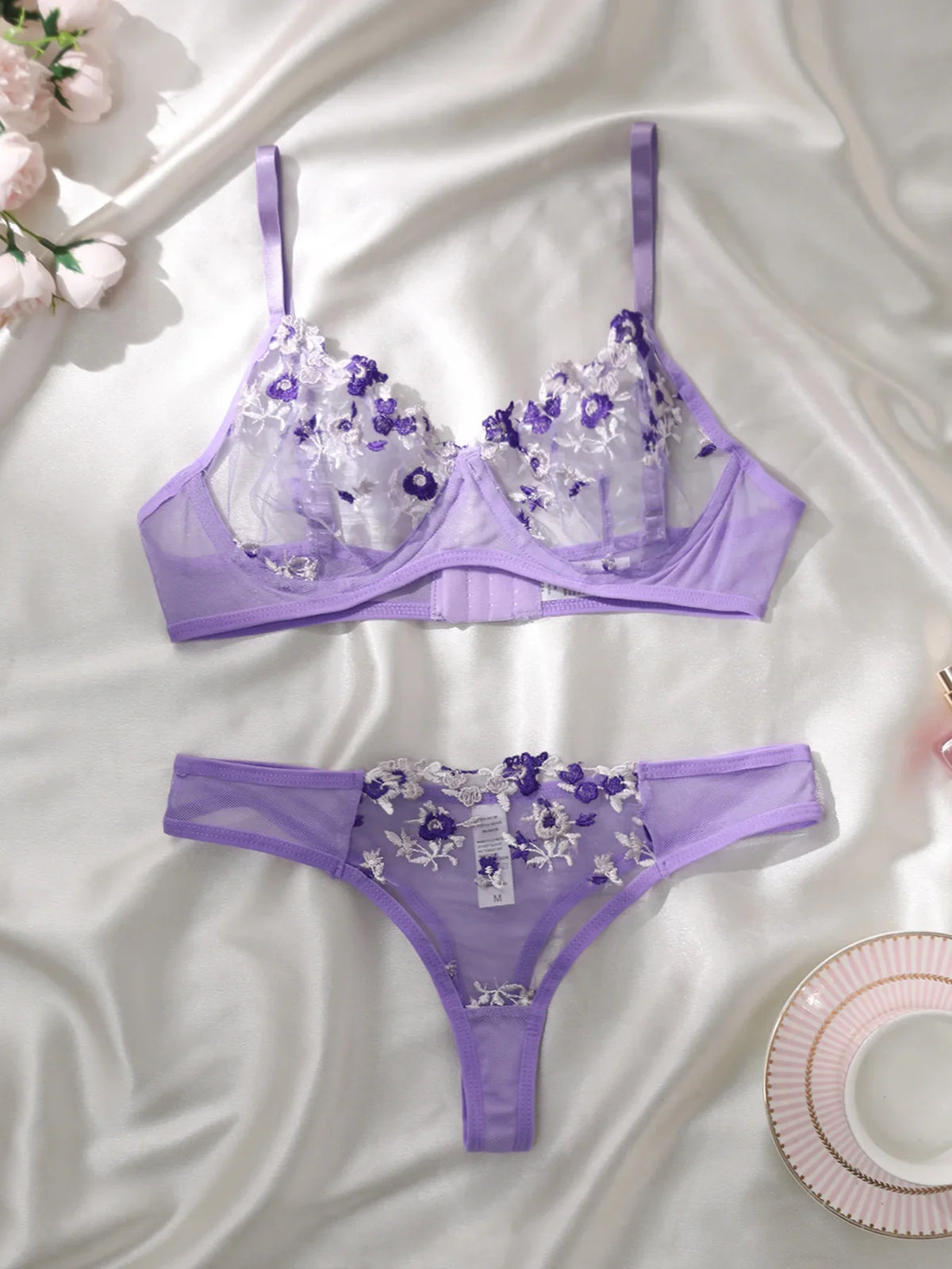 Lingerie Woman Lace 2-Pieces Underwear Embroidery Beautiful Bra And Panty Sets