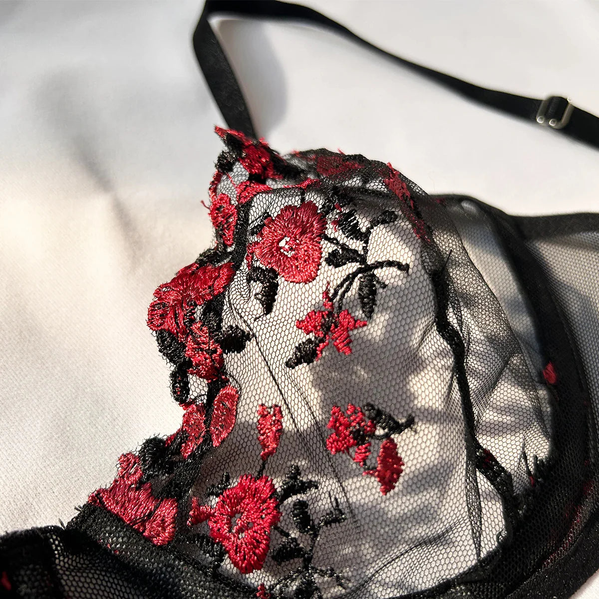 Lingerie Woman Lace 2-Pieces Underwear Embroidery Beautiful Bra And Panty Sets
