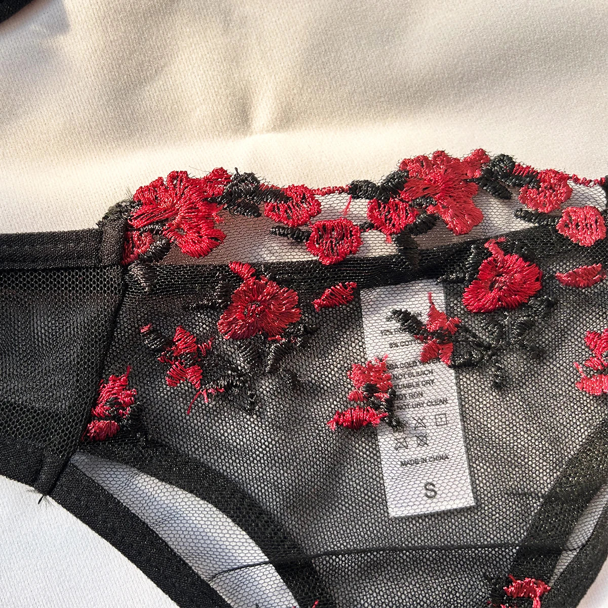 Lingerie Woman Lace 2-Pieces Underwear Embroidery Beautiful Bra And Panty Sets