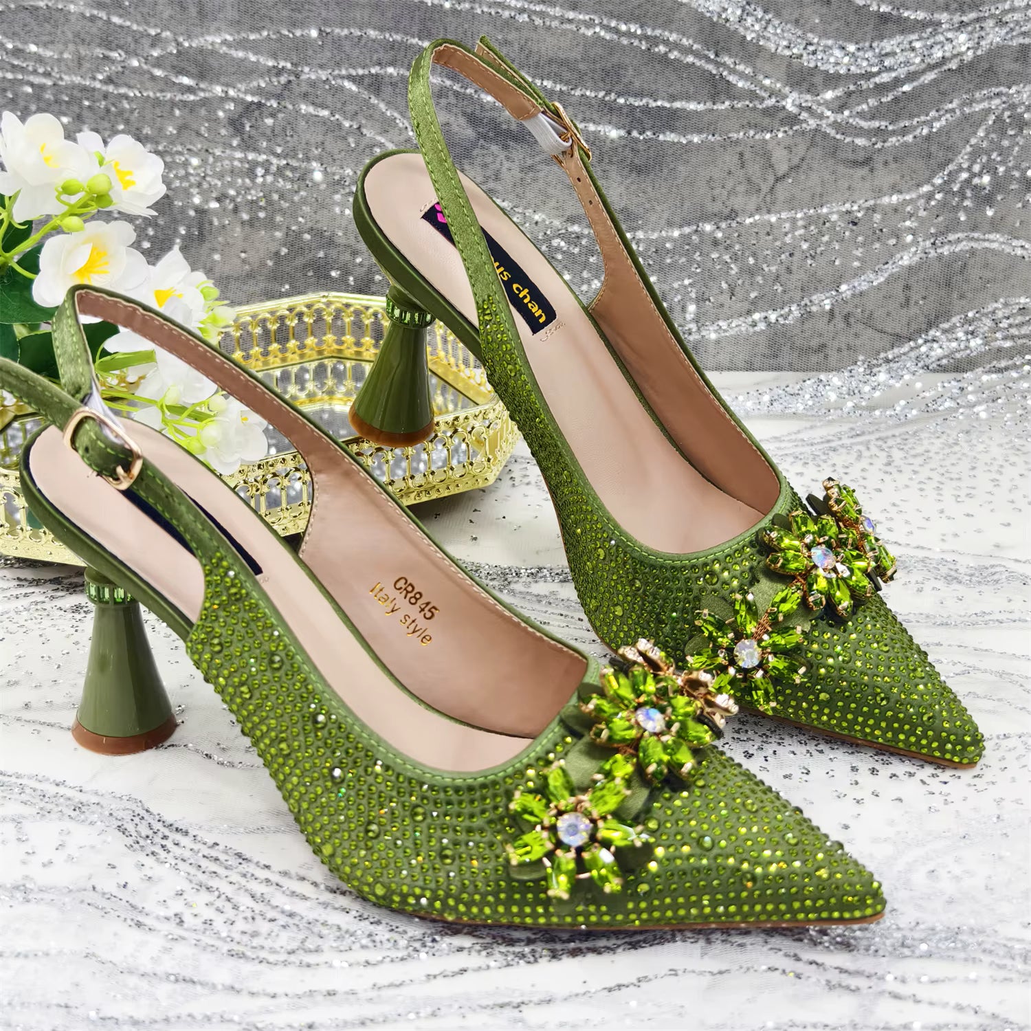 Special Design Pointy Toe Party High Heels And Exquisite Clutch Bag