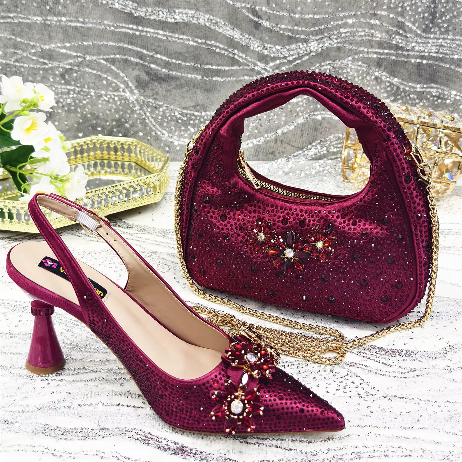 Special Design Pointy Toe Party High Heels And Exquisite Clutch Bag