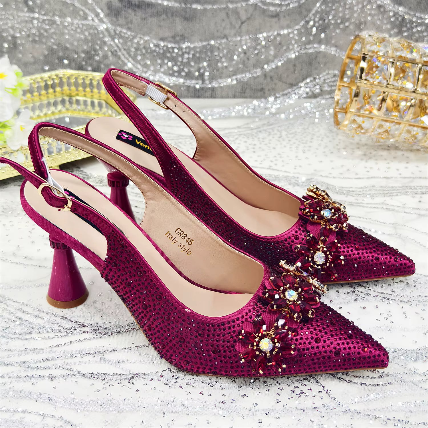 Special Design Pointy Toe Party High Heels And Exquisite Clutch Bag