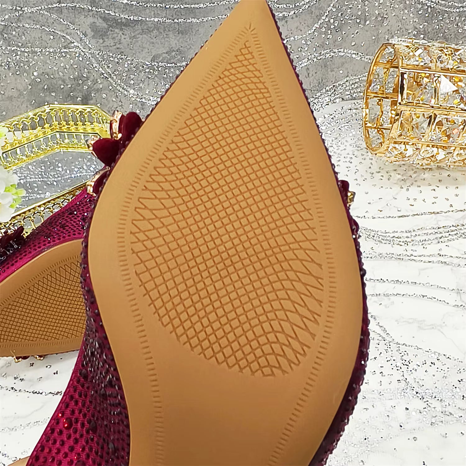 Special Design Pointy Toe Party High Heels And Exquisite Clutch Bag