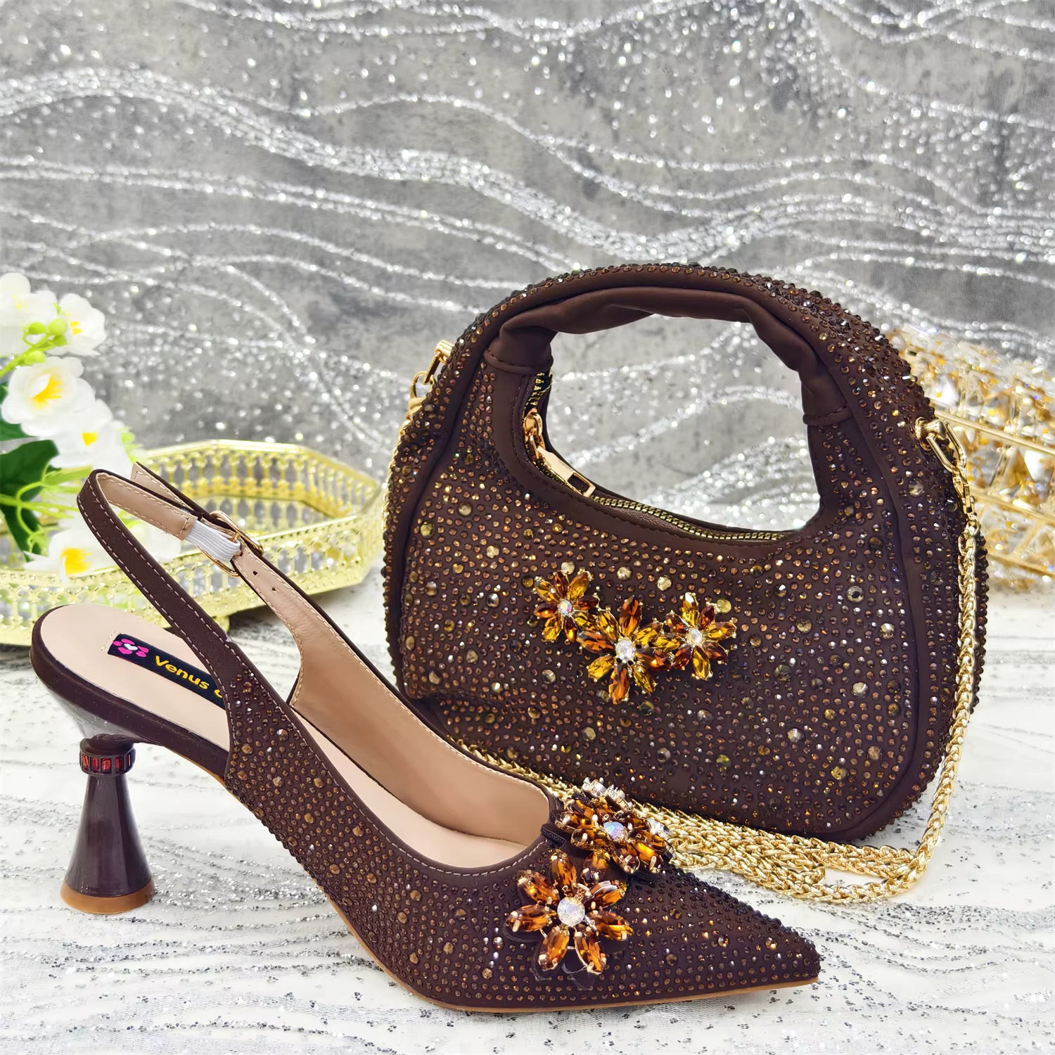 Special Design Pointy Toe Party High Heels And Exquisite Clutch Bag