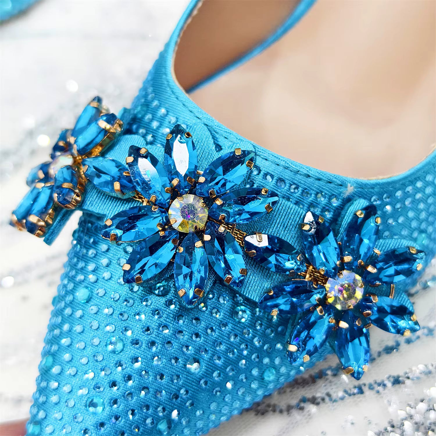 Special Design Pointy Toe Party High Heels And Exquisite Clutch Bag