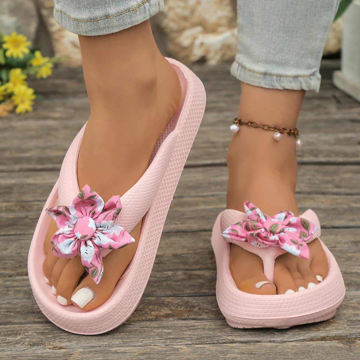 Sweet Comfort Soft Petal Flower Pattern Flip-Flop Beach Style Daily Walking Slippers