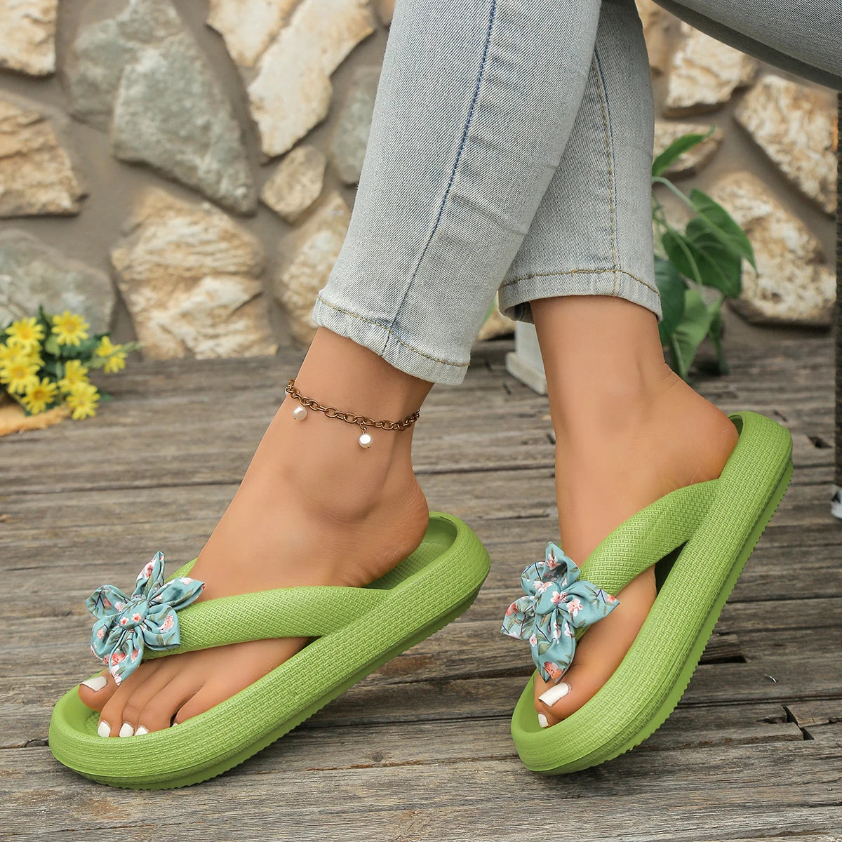 Sweet Comfort Soft Petal Flower Pattern Flip-Flop Beach Style Daily Walking Slippers